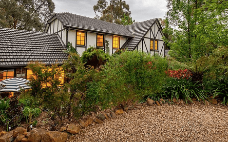Holly Lodge – Kalorama (Dog friendly accommodation Dandenong Ranges)